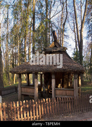 Capanna su cosce di pollo a Abramtsevo colonia. La Russia Foto Stock