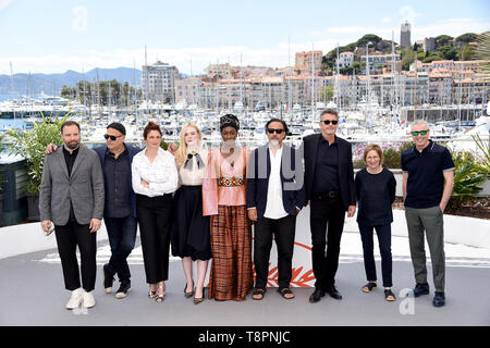 Cannes, Francia. 14 Maggio, 2019. 72a Cannes Film Festival 2019, Photocall Giuria Ufficiale della 72a Cannes film festival nella foto: Alejandro Gonzalez Inarritu, Elle Fanning, Maimouna N'Diaye, Kelly Reichardt, Robin Campillo, Pawel Pawlikowski, Alice Rohrwacher, Enki Bilal, Yorgos Lanthimos Credit: Indipendente Agenzia fotografica/Alamy Live News Foto Stock