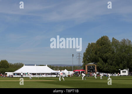 Newport, Regno Unito. 14 Maggio, 2019. una vista generale durante il Glamorgan CC v Gloucestershire CC, Specsavers county championship 4 giorno match day 1 di martedì 14 maggio 2019 a Spytty Park di Newport South Wales. Questa partita storica è la prima volta in 54 anni che una classe prima partita di cricket è stato tenuto in Newport. pic da Andrew Orchard/Andrew Orchard fotografia sportiva Credito: Andrew Orchard fotografia sportiva/Alamy Live News Foto Stock