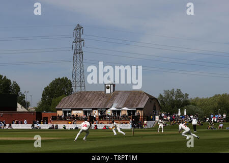 Newport, Regno Unito. 14 Maggio, 2019. una vista generale durante il Glamorgan CC v Gloucestershire CC, Specsavers county championship 4 giorno match day 1 di martedì 14 maggio 2019 a Spytty Park di Newport South Wales. Questa partita storica è la prima volta in 54 anni che una classe prima partita di cricket è stato tenuto in Newport. pic da Andrew Orchard/Andrew Orchard fotografia sportiva Credito: Andrew Orchard fotografia sportiva/Alamy Live News Foto Stock