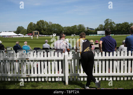 Newport, Regno Unito. 14 Maggio, 2019. una vista generale durante il Glamorgan CC v Gloucestershire CC, Specsavers county championship 4 giorno match day 1 di martedì 14 maggio 2019 a Spytty Park di Newport South Wales. Questa partita storica è la prima volta in 54 anni che una classe prima partita di cricket è stato tenuto in Newport. pic da Andrew Orchard/Andrew Orchard fotografia sportiva Credito: Andrew Orchard fotografia sportiva/Alamy Live News Foto Stock