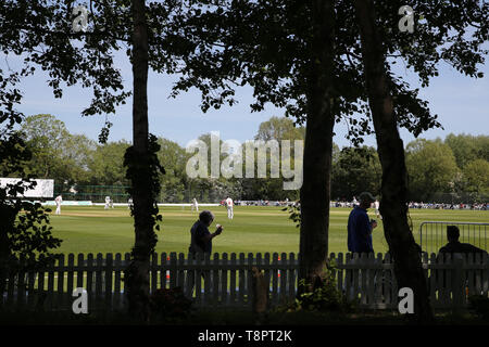 Newport, Regno Unito. 14 Maggio, 2019. una vista generale durante il Glamorgan CC v Gloucestershire CC, Specsavers county championship 4 giorno match day 1 di martedì 14 maggio 2019 a Spytty Park di Newport South Wales. Questa partita storica è la prima volta in 54 anni che una classe prima partita di cricket è stato tenuto in Newport. pic da Andrew Orchard/Andrew Orchard fotografia sportiva Credito: Andrew Orchard fotografia sportiva/Alamy Live News Foto Stock