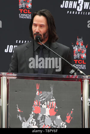 Hollywood, CA. 14 Maggio, 2019. Keanu Reeves al Keanu Reeves a mano e a pedale Stampa cerimonia di TCL Chinese Theatre IMAX in Hollywood, la California il 14 maggio 2019. Credito: Faye Sadou/media/punzone Alamy Live News Foto Stock