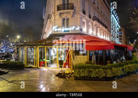 Francia, Parigi, l Avenue des Champs Elysees devastato da teppisti sabato 16/3/2019, Atto 18 del giallo giubbotti, Le Fouquet's Foto Stock