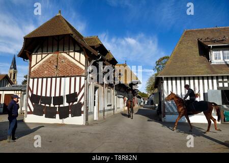 Francia, Calvados, Pays d'Auge, Deauville, ippodromo di Deauville-La Touques, il maneggio Foto Stock