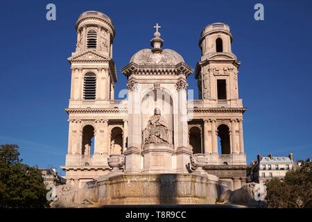 Francia, Parigi, San Germain des Pres district, Fontana Saint Sulpice costruito nel 1844 da Luigi Visconti Tulius Gioacchino e chiesa di Saint Sulpice Foto Stock