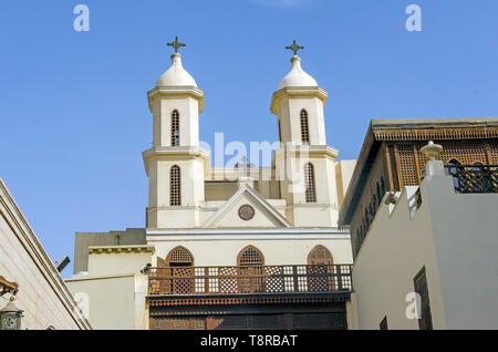 Il campanile di Santa Maria Vergine Chiesa Copta Ortodossa conosciuta anche come la Chiesa Pensile o chiesa sospesa al Cairo, Egitto Foto Stock