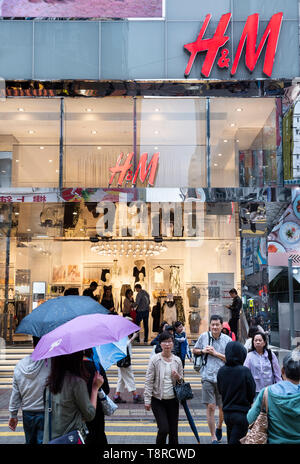 Hennes Mauritz multinazionale svedese di abbigliamento design negozio di H M visto a Hong Kong Foto stock Alamy