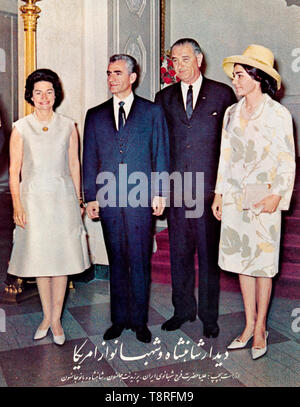 Mohammad Reza e Farah Pahlavi con la Johnsons sulla loro visita in America. 1964 Foto Stock