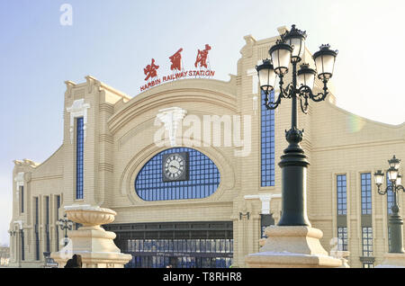 Harbin Stazione ferroviaria edificio con facciata Foto Stock