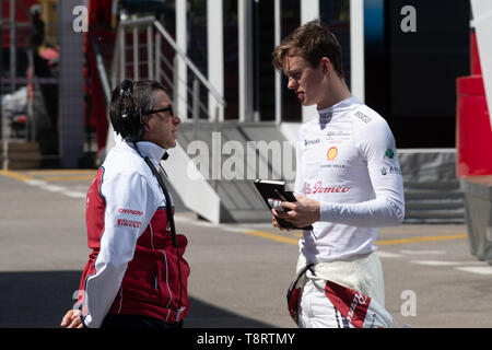 Barcellona, Spagna. Maggio, 14th, 2019. Callum Illott della Gran Bretagna con 37 Alfa Romeo Racing nel paddock di test F1 sul Circuito de Catalunya. Foto Stock