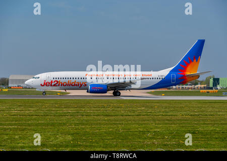 MANCHESTER, Regno Unito - 20 Aprile 2019: Jet2 Vacanze Boeing 737-804 pronti per la partenza Foto Stock