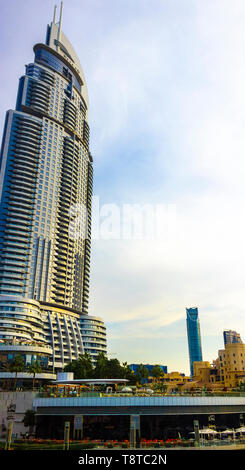 Dubai, Emirati Arabi Uniti - 28 Novembre 2018: Downtown Dubai distretto. Vicino a fontane cantanti. Foto Stock