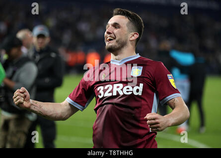 Aston Villa John McGinn celebra la vittoria durante il cielo scommessa campionato, Play-Off, seconda gamba corrispondono all'biancospini, West Bromwich. Foto Stock