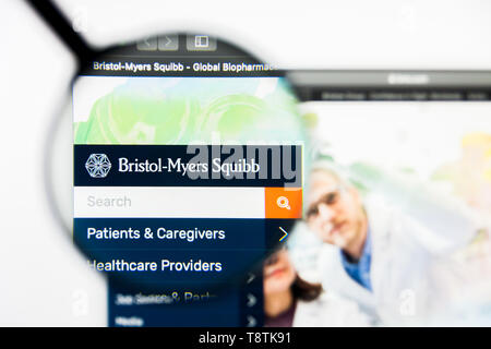 Richmond, Virginia, Stati Uniti d'America - 9 Maggio 2019: Editoriale illustrativa di Bristol Myers Squibb Company website homepage. Bristol Myers Squibb Company logo visib Foto Stock