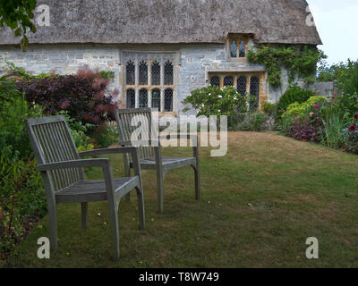 La parte esterna del National Trust sacerdoti Casa di Muchelney nel Somerset, Inghilterra, Regno Unito Foto Stock