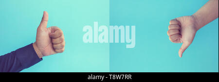 Risultato effetto concetti con due mani che mostra il pollice in alto si presenta come e antipatia,segno positivo o negativo su sfondo blu.Business Communication m Foto Stock