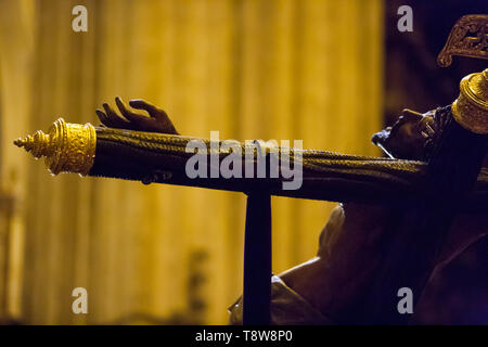 Siviglia il Consiglio delle Confraternite celebra la Via Crucis con la scultura del Santo Cristo della scadenza, appartenente alla fratellanza chiamato 'del Museo". Siviglia, Spagna, 10 marzo, 2014 Foto Stock