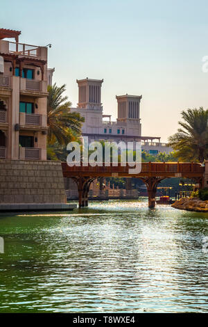 Dubai, Emirati Arabi Uniti - 29 Novembre 2018: Area Hotel Jumeirah Al Qasr. Costruita in stile residenza estiva della Sheikh. Si trova su di una spiaggia privata, in Foto Stock