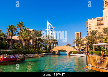 Dubai, Emirati Arabi Uniti - 29 Novembre 2018: Area Hotel Jumeirah Al Qasr. Costruita in stile residenza estiva della Sheikh. Si trova su di una spiaggia privata, in Foto Stock