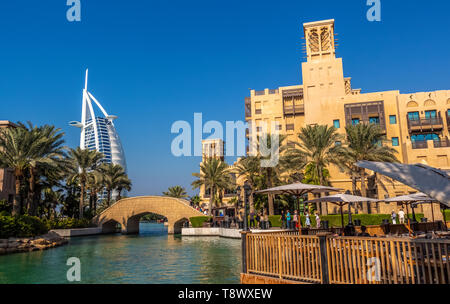 Dubai, Emirati Arabi Uniti - 29 Novembre 2018: Area Hotel Jumeirah Al Qasr. Costruita in stile residenza estiva della Sheikh. Si trova su di una spiaggia privata, in Foto Stock