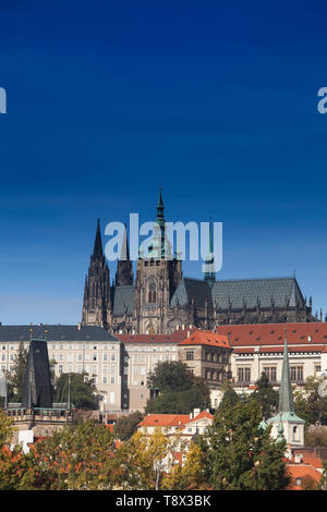 Il Castello di Praga con la Cattedrale di San Vito sulla montagna Hradčany, Praga, Foto Stock