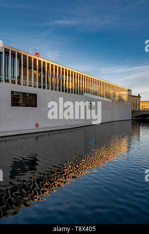 Architetto David Chipperfield è di nuovo James Simon Gallery è un'estensione per il Neuesmuseum (Nuovo Museo) sull'Isola dei Musei di Berlino. Foto Stock