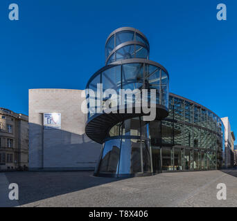 Il nuovo ingresso curva e vetro scala a spirale del Museo Storico Tedesco estensione, aperto nel 2003. Progettato da architetto I.M. Pei. Foto Stock