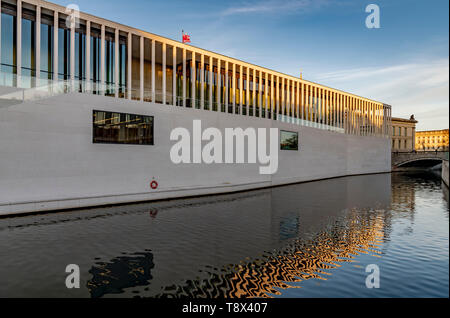 Architetto David Chipperfield è di nuovo James Simon Gallery è un'estensione per il Neuesmuseum (Nuovo Museo) sull'Isola dei Musei di Berlino. Foto Stock