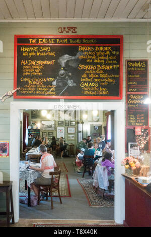 La stazione e il cafe a Waikino sul patrimonio Goldfields Railway e la rampa di Hauraki Trail Foto Stock