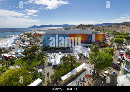 Cannes, Francia. 13 Maggio, 2019. Der Palais des Festivals et des Congres während des Festival de Cannes 2019/72. Internationale Filmfestspiele von Cannes am Palais des Festivals. Cannes, 13.05.2019 | Utilizzo di credito in tutto il mondo: dpa/Alamy Live News Foto Stock