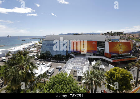 Cannes, Francia. 13 Maggio, 2019. Der Palais des Festivals et des Congres während des Festival de Cannes 2019/72. Internationale Filmfestspiele von Cannes am Palais des Festivals. Cannes, 13.05.2019 | Utilizzo di credito in tutto il mondo: dpa/Alamy Live News Foto Stock