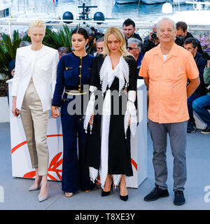 Cannes, Francia. 15 Maggio, 2019. Cast pone a un photocall per i morti non muoiono mercoledì 15 maggio 2019 presso la 72a edizione del Festival de Cannes, Palais des Festivals Cannes. Tilda Swinton, Selena Gomez, Chloe Sevigny, Bill Murray. Foto di credito: Julie Edwards/Alamy Live News Foto Stock