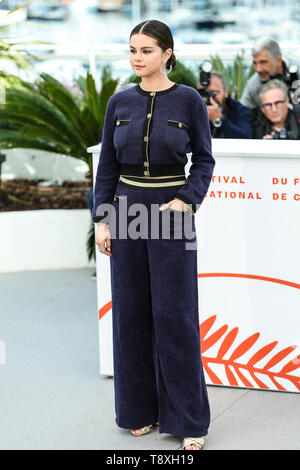 Cannes, Francia. 15 Maggio, 2019. CANNES - 15 Maggio: Selena Gomez su i morti non muoiono Photocall durante il 2019 Festival di pellicola di Cannes il 15 maggio 2019 presso il Palais des Festivals in Cannes, Francia. (Foto di Lyvans Boolaky/imageSPACE) Credito: Imagespace/Alamy Live News Foto Stock