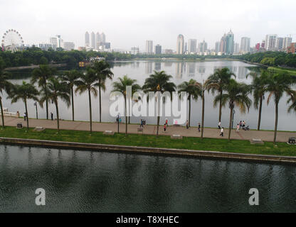 Nanning. 15 Maggio, 2019. Foto aerea adottate il 15 Maggio 2019 mostra lo scenario di Nanhu park in Nanning, sud della Cina di Guangxi Zhuang Regione autonoma. Credito: Zhou Hua/Xinhua/Alamy Live News Foto Stock