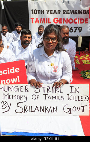 Westminster, Londra, Regno Unito, 15 maggio 2019. Tamil protesta al di fuori di Downing Street a Whitehall, Westminster, per indipendenza e contro la violenza percepita e alledged genocidio precedente da parte del governo dello Sri Lanka. Credito: Imageplotter/Alamy Live News Foto Stock