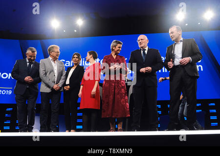 Bruxelles, Belgio. 15 Maggio, 2019. I candidati alla presidenza della Commissione pongono sul palco prima di un dibattito al Parlamento europeo. Credito: ALEXANDROS MICHAILIDIS/Alamy Live News Foto Stock