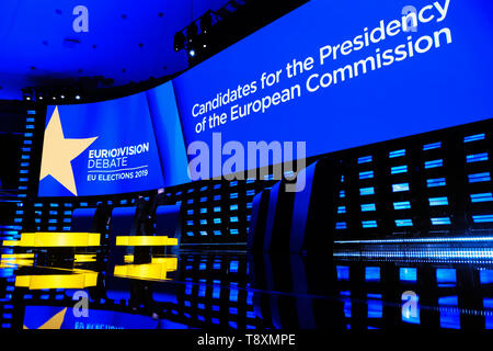 Bruxelles, Belgio. 15 Maggio, 2019. I candidati alla presidenza della Commissione pongono sul palco prima di un dibattito al Parlamento europeo. Credito: ALEXANDROS MICHAILIDIS/Alamy Live News Foto Stock