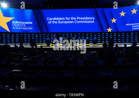 Bruxelles, Belgio. 15 Maggio, 2019. I candidati alla presidenza della Commissione pongono sul palco prima di un dibattito al Parlamento europeo. Credito: ALEXANDROS MICHAILIDIS/Alamy Live News Foto Stock