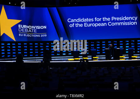 Bruxelles, Belgio. 15 Maggio, 2019. I candidati alla presidenza della Commissione pongono sul palco prima di un dibattito al Parlamento europeo. Credito: ALEXANDROS MICHAILIDIS/Alamy Live News Foto Stock