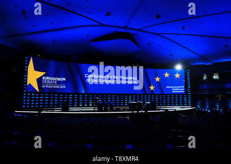 Bruxelles, Belgio. 15 Maggio, 2019. I candidati alla presidenza della Commissione pongono sul palco prima di un dibattito al Parlamento europeo. Credito: ALEXANDROS MICHAILIDIS/Alamy Live News Foto Stock