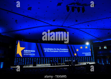 Bruxelles, Belgio. 15 Maggio, 2019. I candidati alla presidenza della Commissione pongono sul palco prima di un dibattito al Parlamento europeo. Credito: ALEXANDROS MICHAILIDIS/Alamy Live News Foto Stock