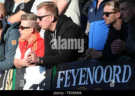 SITTARD, Paesi Bassi, 15-05-2019, calcio, Olandese, Fortuna Sittard - Feyenoord, eredivisie Fortuna Sittard Stadium, stagione 2018-2019, Feyenoord fan celebra il traguardo Foto Stock