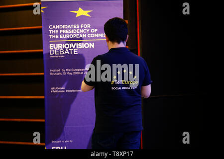 Bruxelles, Belgio. 15 Maggio, 2019. I candidati alla presidenza della Commissione pongono sul palco prima di un dibattito al Parlamento europeo. Credito: ALEXANDROS MICHAILIDIS/Alamy Live News Foto Stock