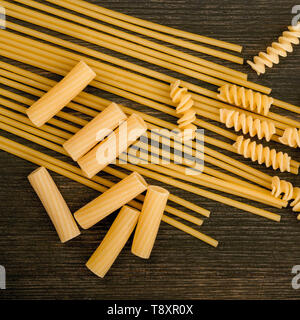 Selezione di cotte a secco in stile italiano di pasta Foto Stock