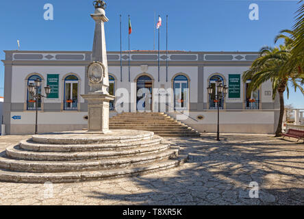 Domus Municipalis municipio locale ufficio del governo, villaggio di Castro Verde, Baixo Alentejo, Portogallo, Europa meridionale Foto Stock