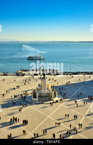 Terreiro do Paço (Praça do Comércio) in serata, uno dei centri della storica città affacciata sul fiume Tagus. Lisbona, Portogallo Foto Stock