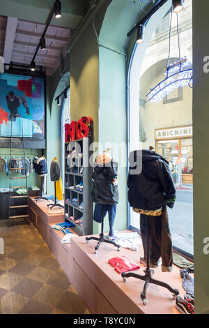 Negozio di vendita al dettaglio per i bambini in Milano, Italia Foto Stock