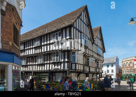 Grande nero e bianco edificio con travi di legno nel centro del Worcestershire città mercato di Evesham Foto Stock