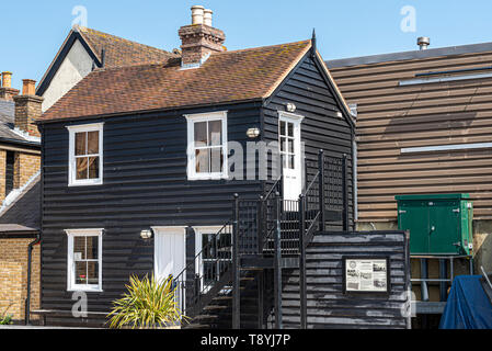 Strand Wharf, Old Leigh, Leigh on Sea, Southend, Essex, Regno Unito. Leigh Heritage Center edifici storici. Riqualificazione di Leigh Consiglio comunale Foto Stock